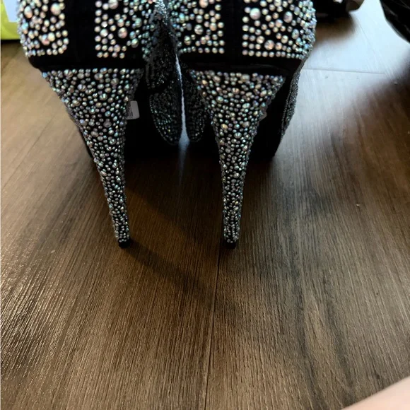 Bedazzled Pump - Picture 4 of 8